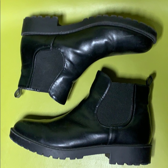 Black boots - Picture 2 of 3